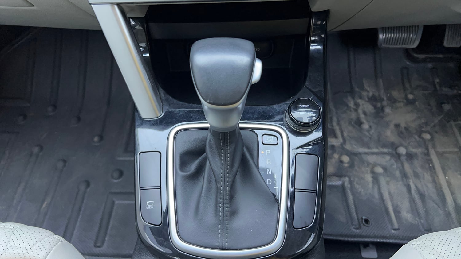 Used 2022 kia Seltos HTX 1.5 IVT Petrol Automatic interior GEAR  KNOB VIEW