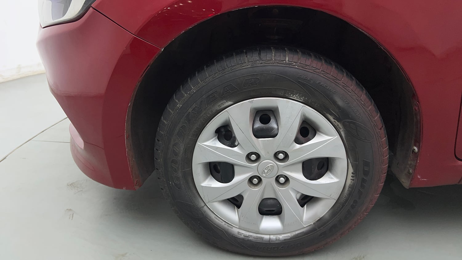 Used 2017 Hyundai Elite i20 Sportz 1.2 Petrol Manual tyres LEFT FRONT TYRE RIM VIEW