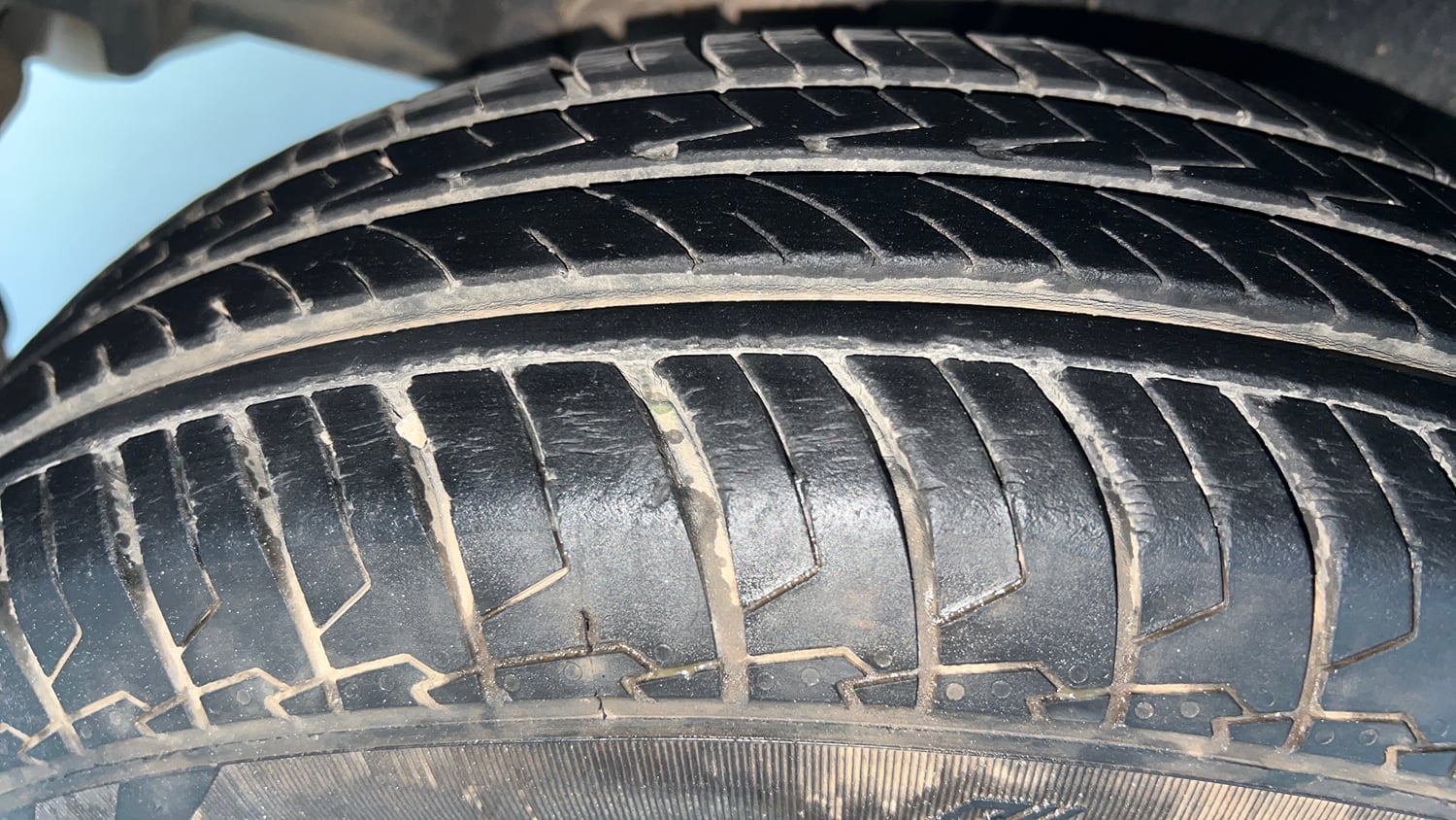 Used 2022 Maruti Suzuki Swift LXi Petrol Manual tyres RIGHT REAR TYRE TREAD VIEW