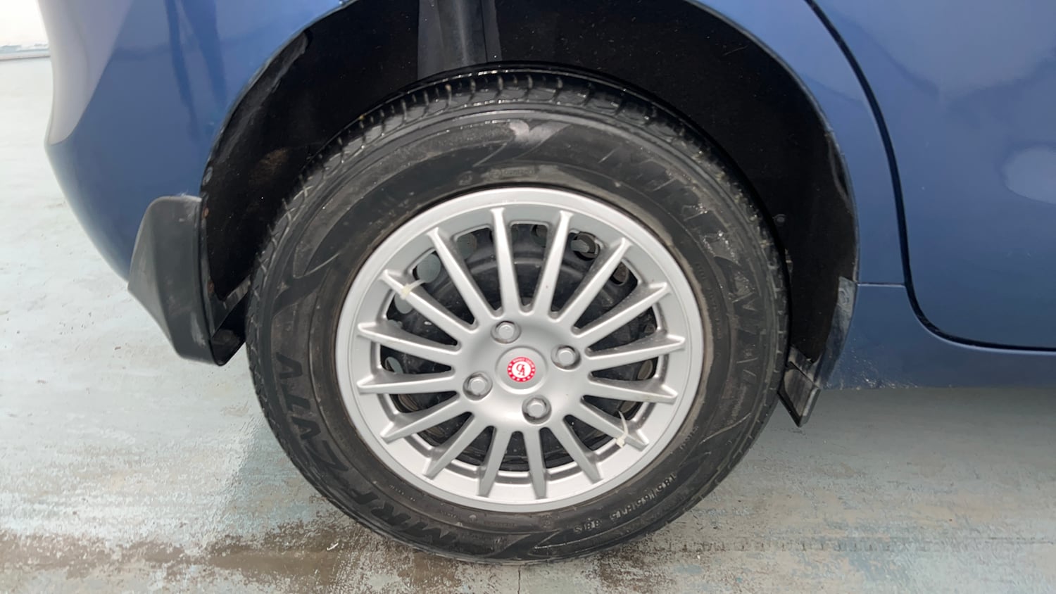 Used 2017 Maruti Suzuki Baleno Delta 1.3 Diesel Manual tyres RIGHT REAR TYRE RIM VIEW