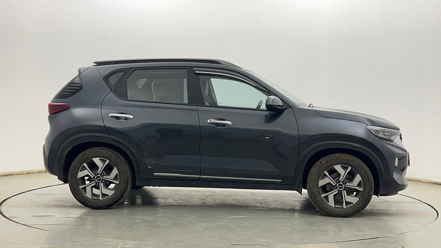 Used 2022 Kia Sonet HTX Plus 1.5 Diesel Manual exterior RIGHT SIDE VIEW
