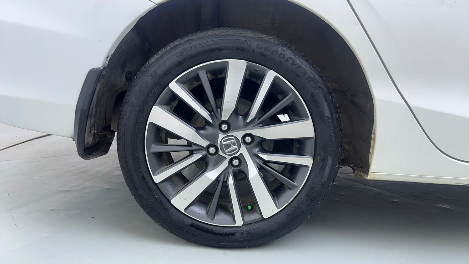 Used 2021 Honda City ZX CVT Petrol Petrol Automatic tyres RIGHT REAR TYRE RIM VIEW
