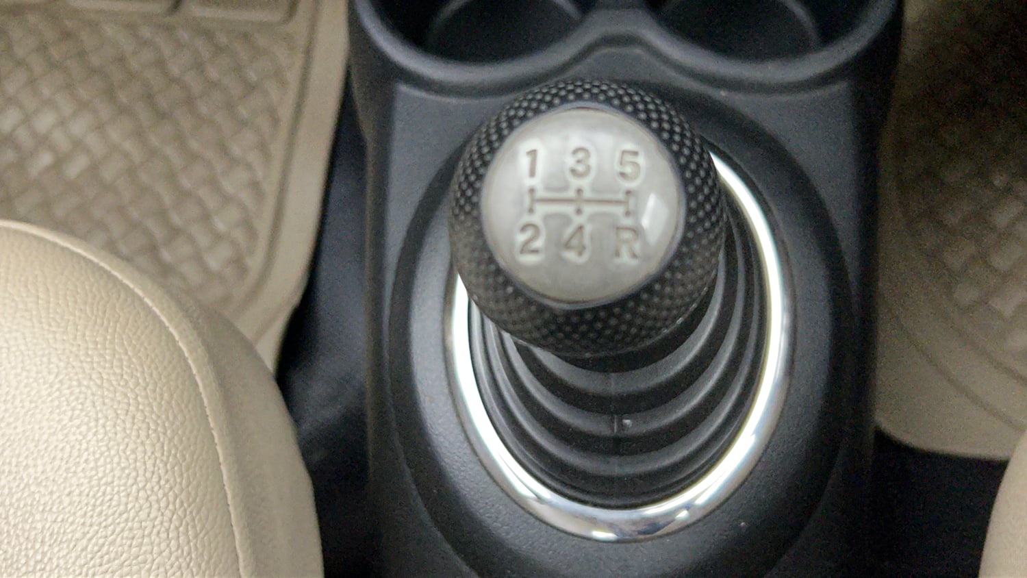 Used 2017 Honda Amaze 1.2 S i-VTEC Petrol Manual interior GEAR  KNOB VIEW