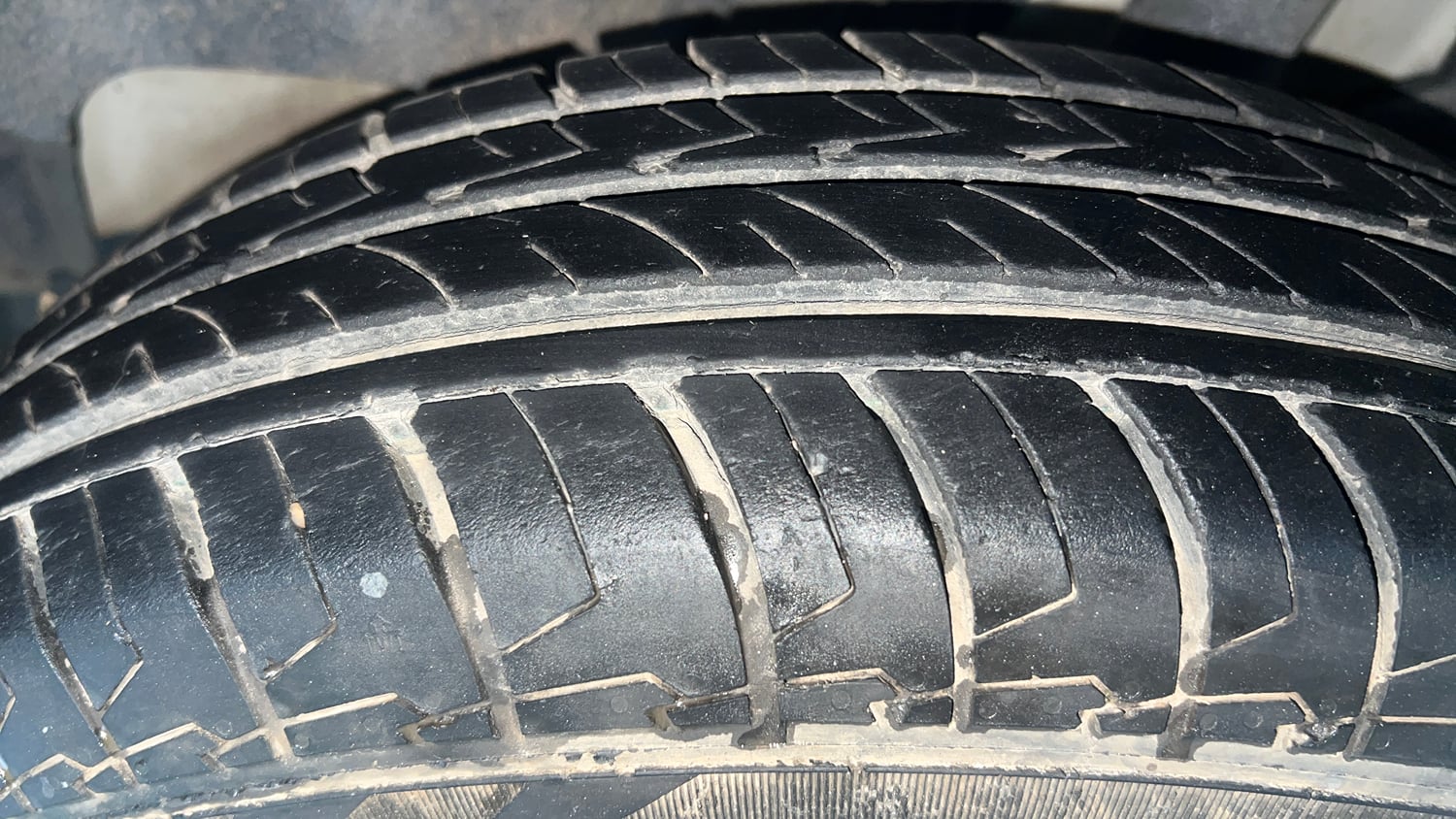 Used 2022 Maruti Suzuki Swift LXi Petrol Manual tyres LEFT REAR TYRE TREAD VIEW