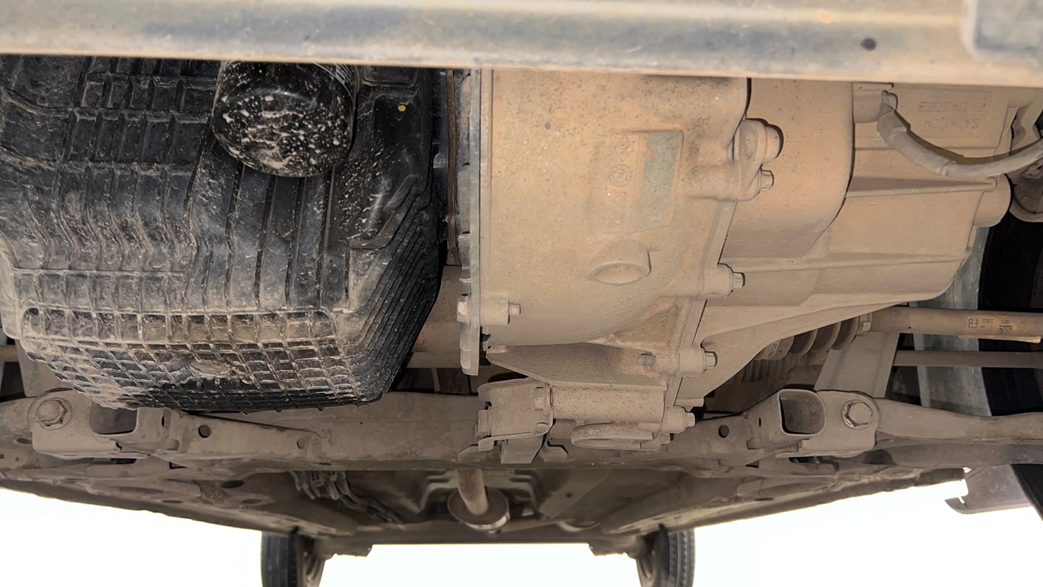 Used 2018 Renault Kwid 1.0 RXT AMT Petrol Automatic extra FRONT LEFT UNDERBODY VIEW