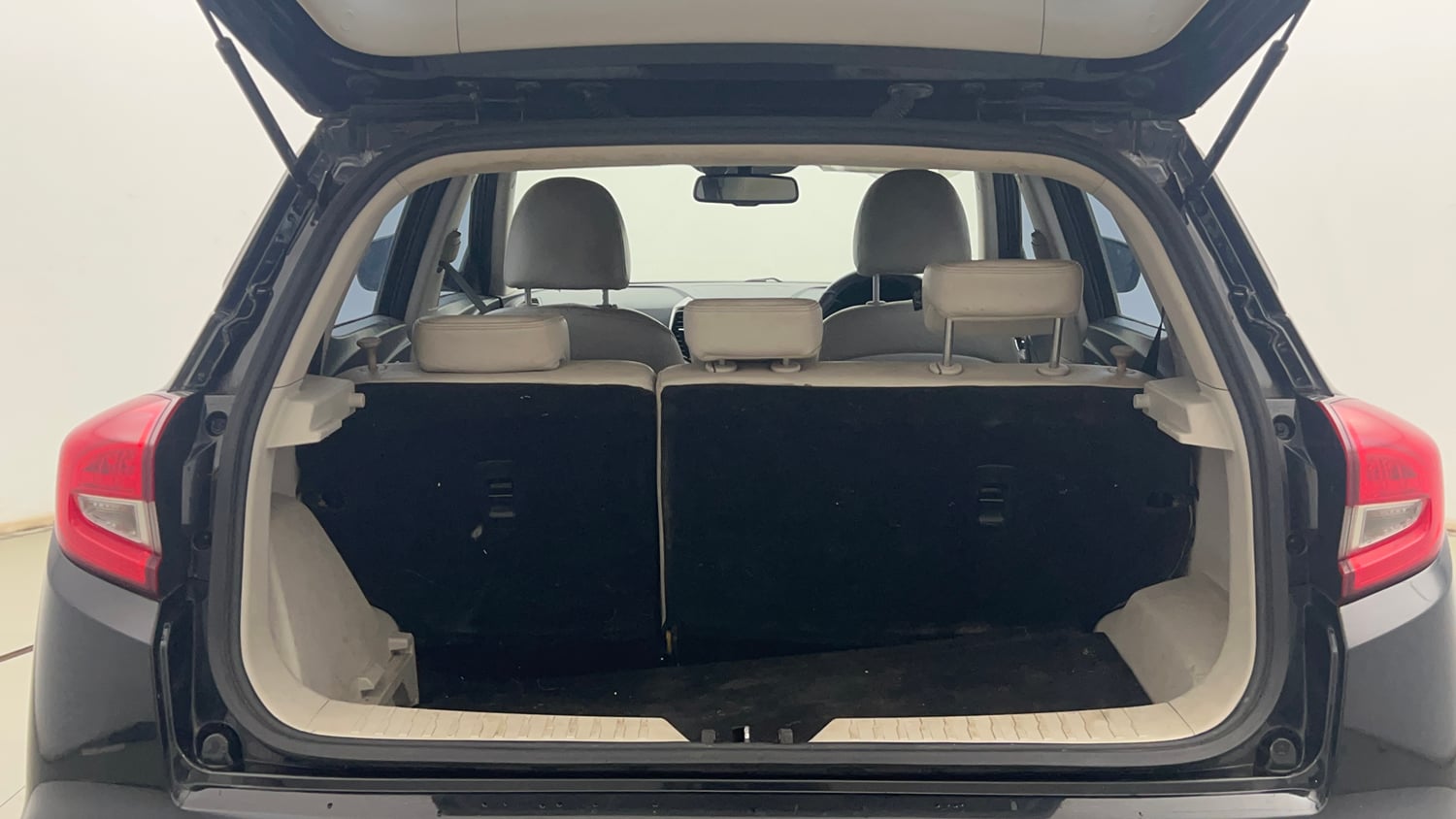 Used 2022 Mahindra XUV 300 W8 (O) 1.2 Petrol Petrol Manual interior DICKY INSIDE VIEW