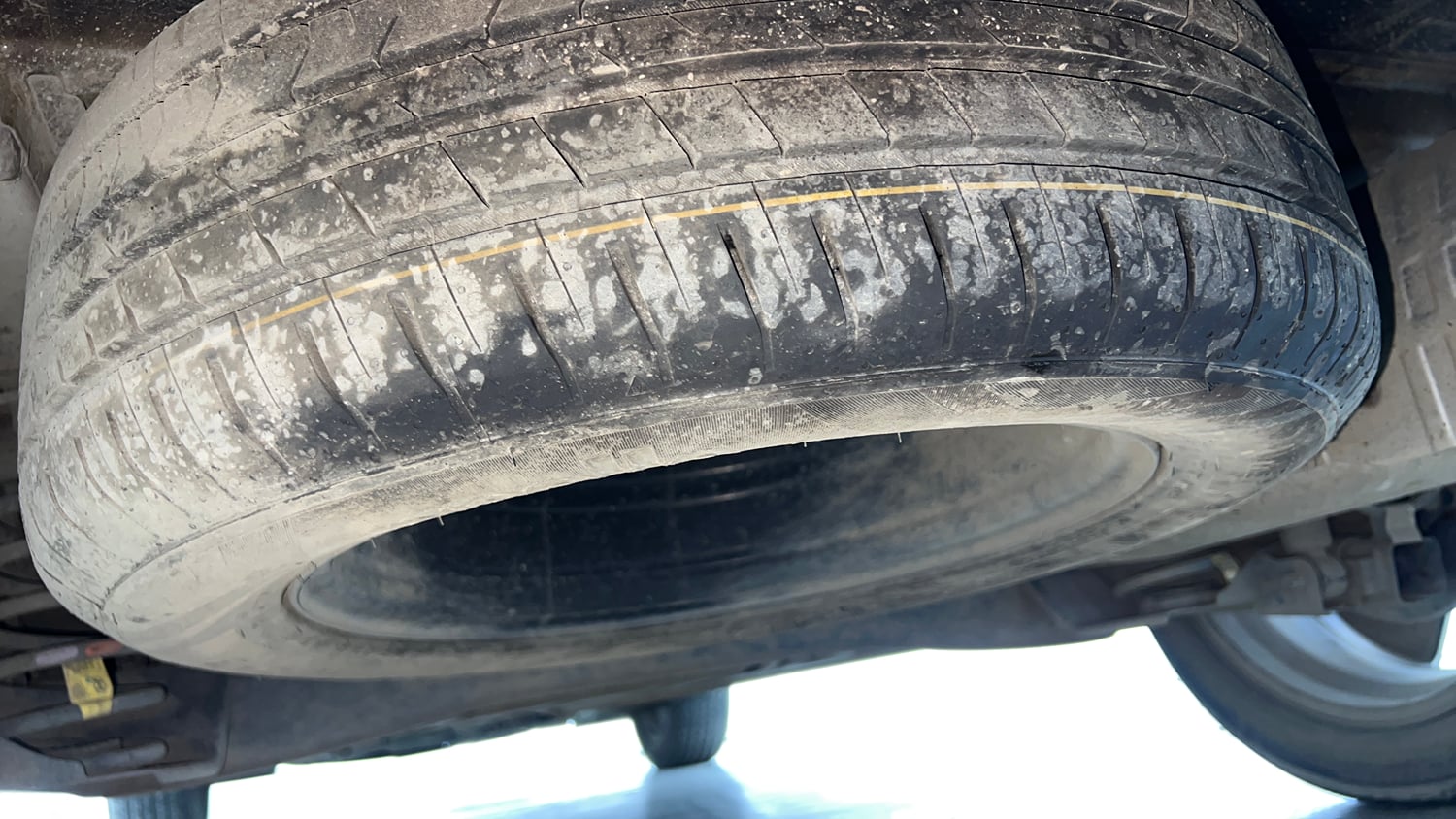 Used 2021 Hyundai Alcazar Platinum (O) 6 STR 2.0 Petrol AT Petrol Automatic tyres SPARE TYRE VIEW