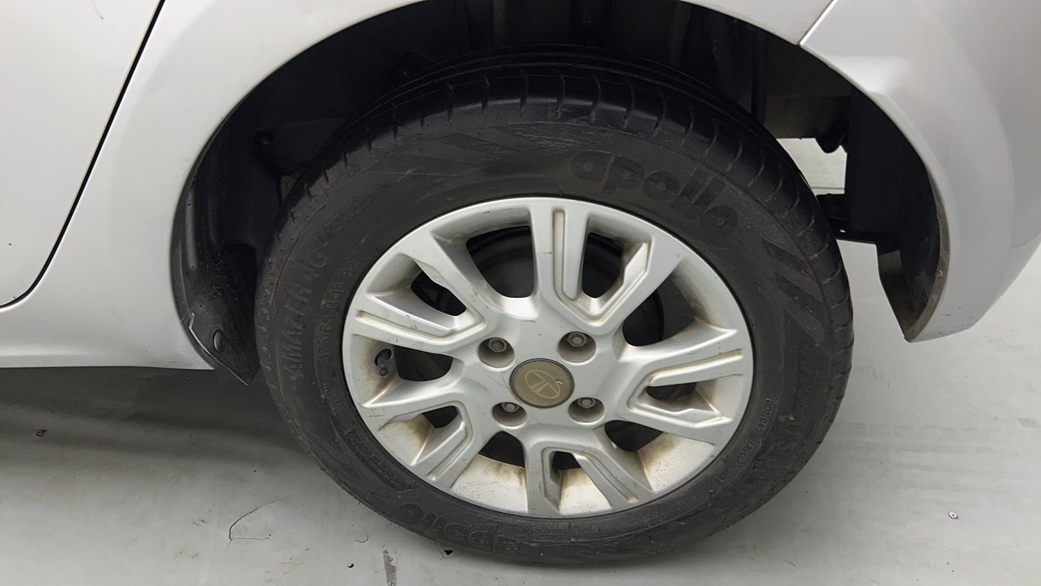 Used 2018 Tata Tiago Revotron XZ Petrol Manual tyres LEFT REAR TYRE RIM VIEW