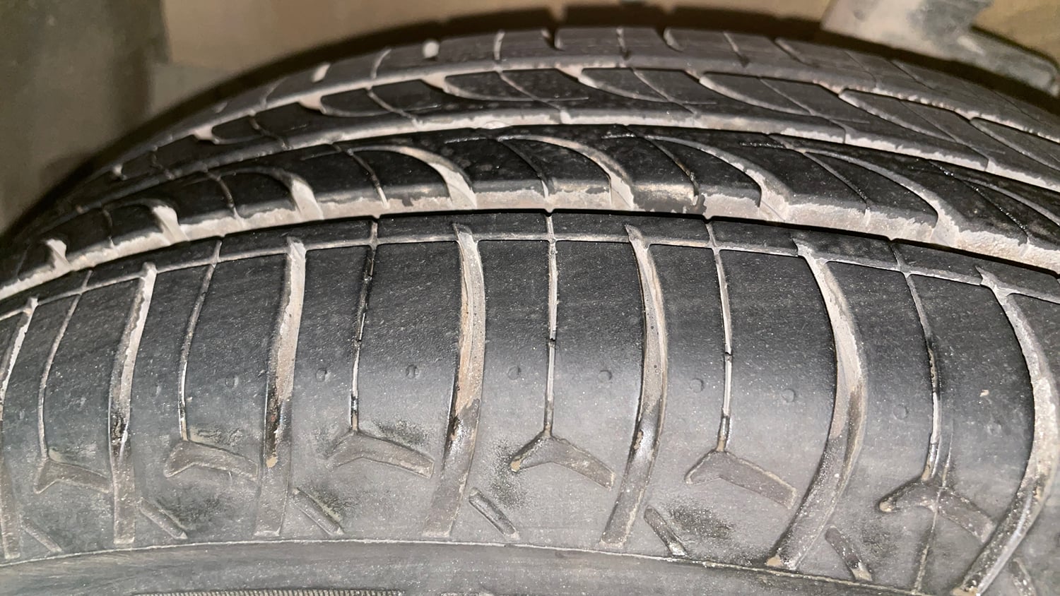 Used 2014 Maruti Suzuki Celerio VXi AMT Petrol Automatic tyres LEFT FRONT TYRE TREAD VIEW