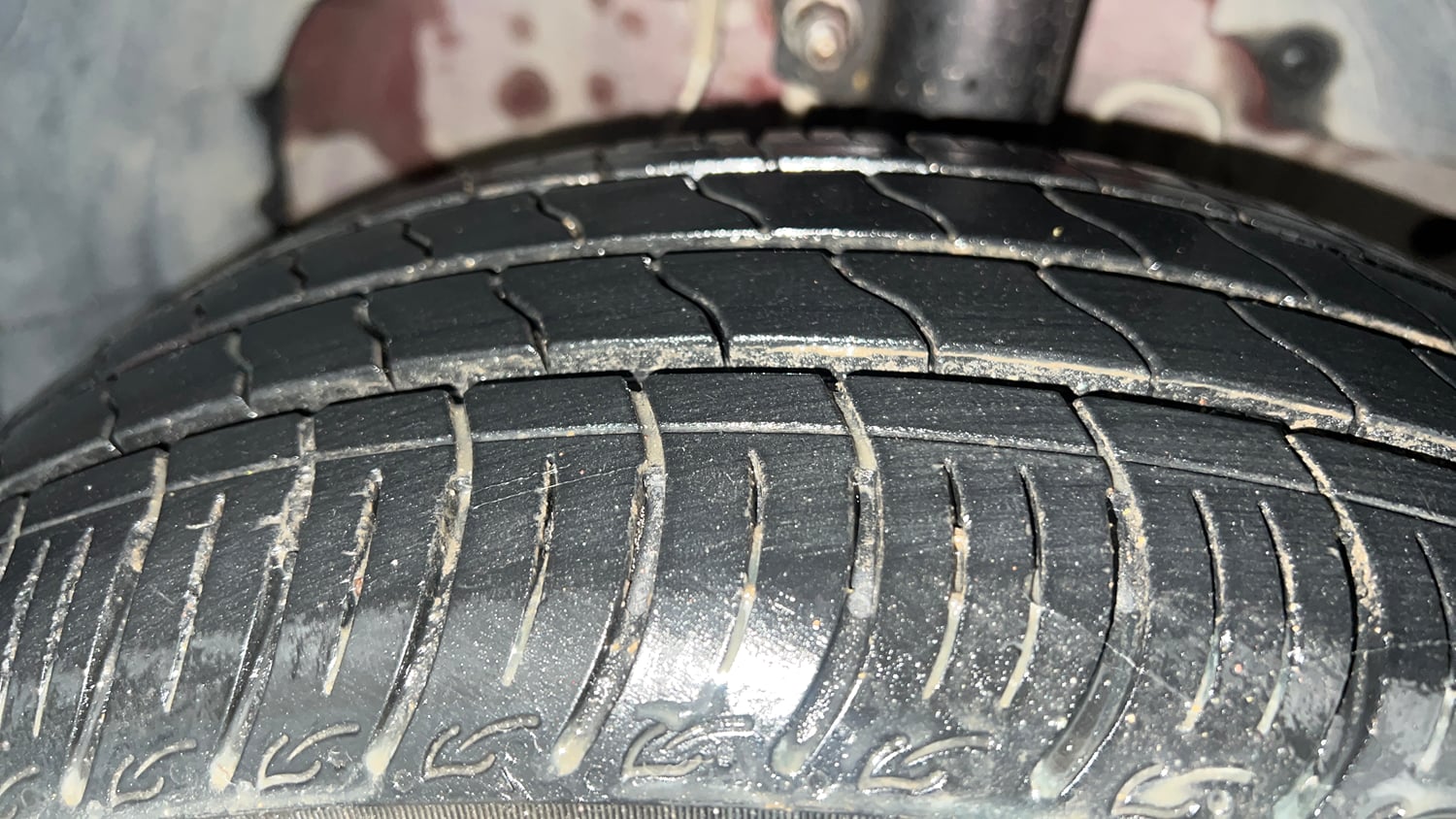 Used 2019 Ford Figo Titanium 1.2 Ti-VCT MT Petrol Manual tyres RIGHT FRONT TYRE TREAD VIEW