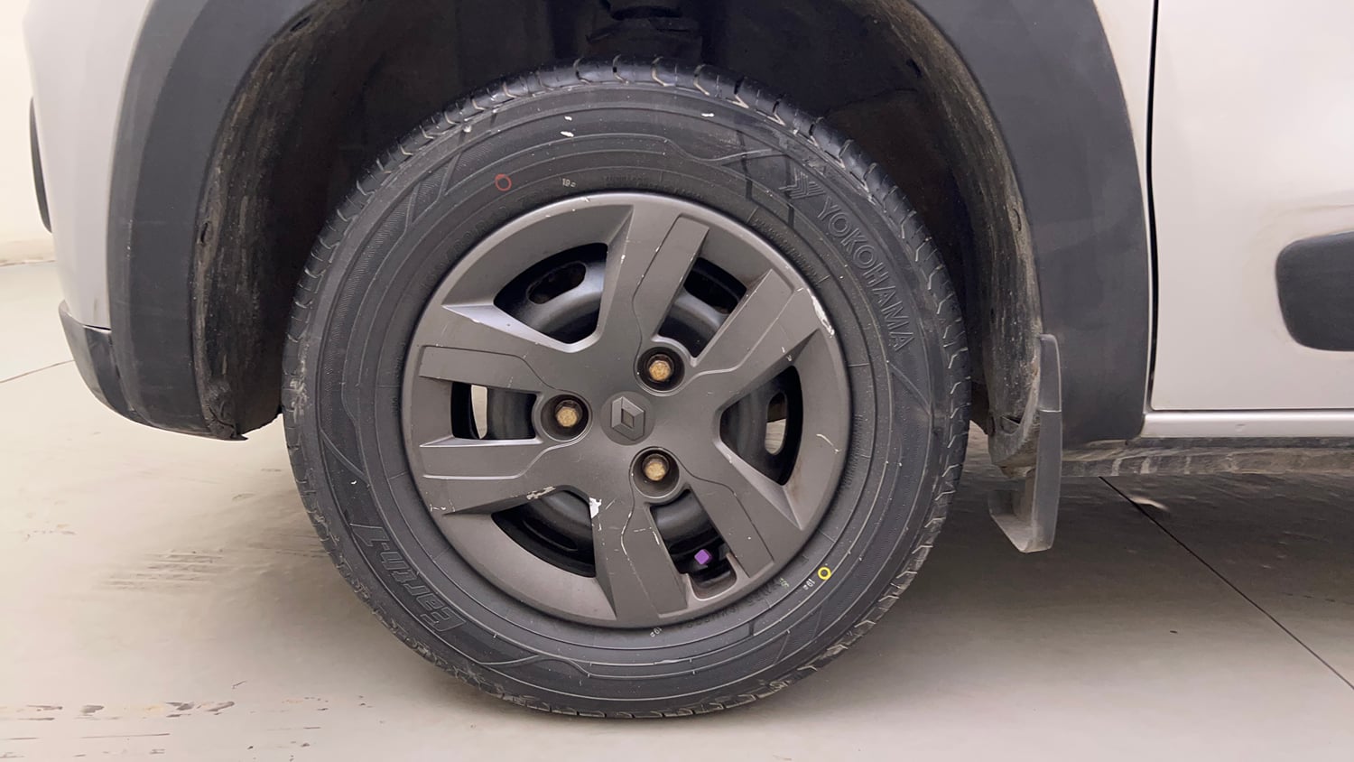 Used 2018 Renault Kwid 1.0 RXT AMT Petrol Automatic tyres LEFT FRONT TYRE RIM VIEW
