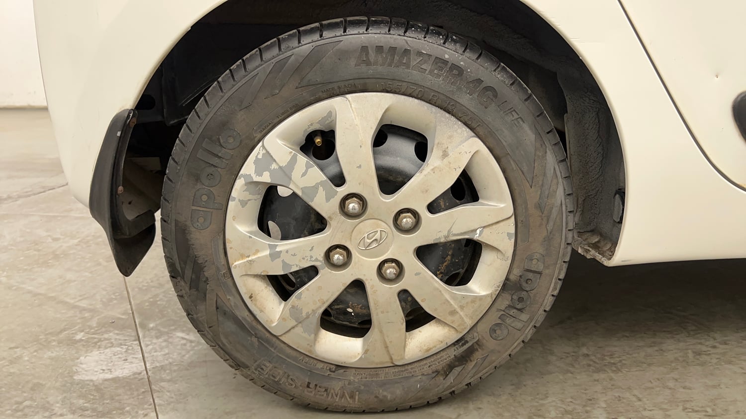Used 2018 Hyundai Eon Magna + Petrol Manual tyres RIGHT REAR TYRE RIM VIEW