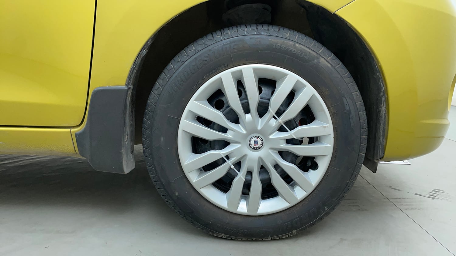 Used 2014 Maruti Suzuki Celerio VXi AMT Petrol Automatic tyres RIGHT FRONT TYRE RIM VIEW