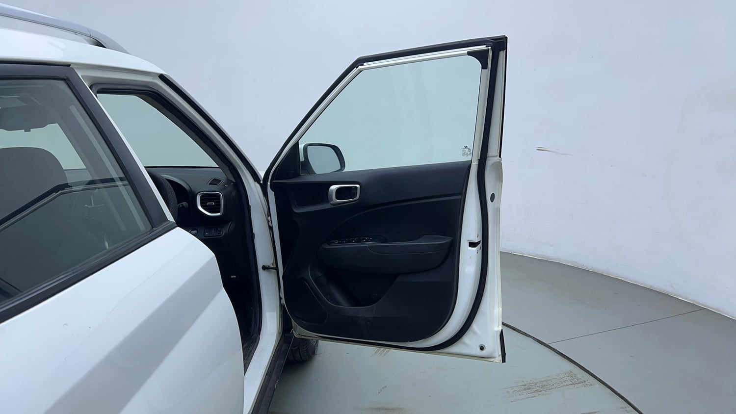 Used 2019 Hyundai Venue SX Plus 1.0 Turbo DCT Petrol Automatic interior RIGHT FRONT DOOR OPEN VIEW