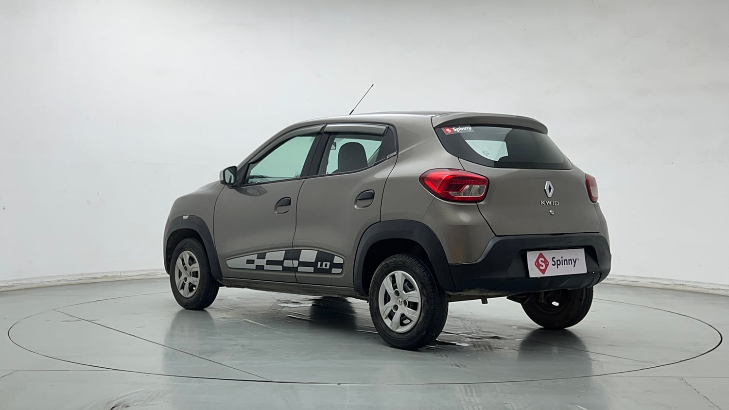 Used 2017 Renault Kwid 1.0 RXT Petrol Manual exterior LEFT REAR CORNER VIEW