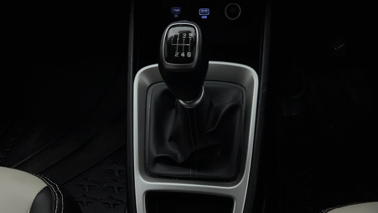 Used 2021 Hyundai Venue SX 1.0 Turbo Petrol Manual interior GEAR  KNOB VIEW