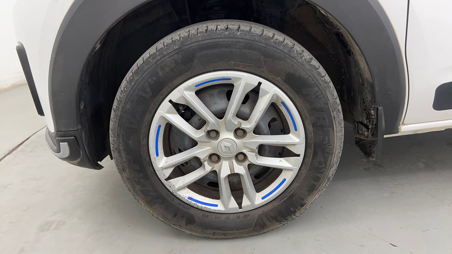 Used 2022 Renault Triber RXT EASY-R AMT Petrol Automatic tyres LEFT FRONT TYRE RIM VIEW