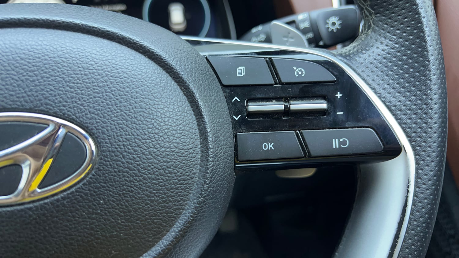 Used 2021 Hyundai Alcazar Platinum (O) 6 STR 2.0 Petrol AT Petrol Automatic top_features Cruise control
