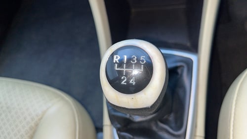 Used 2013 Hyundai Verna Fluidic 1.6 VTVT SX Petrol Manual interior GEAR  KNOB VIEW