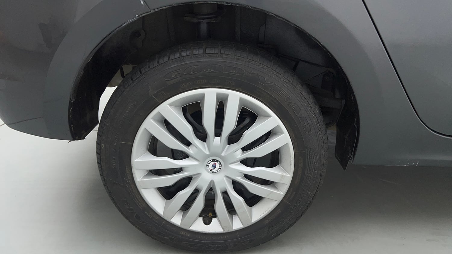 Used 2022 Tata Tigor XZ Plus CNG Cng Manual tyres RIGHT REAR TYRE RIM VIEW