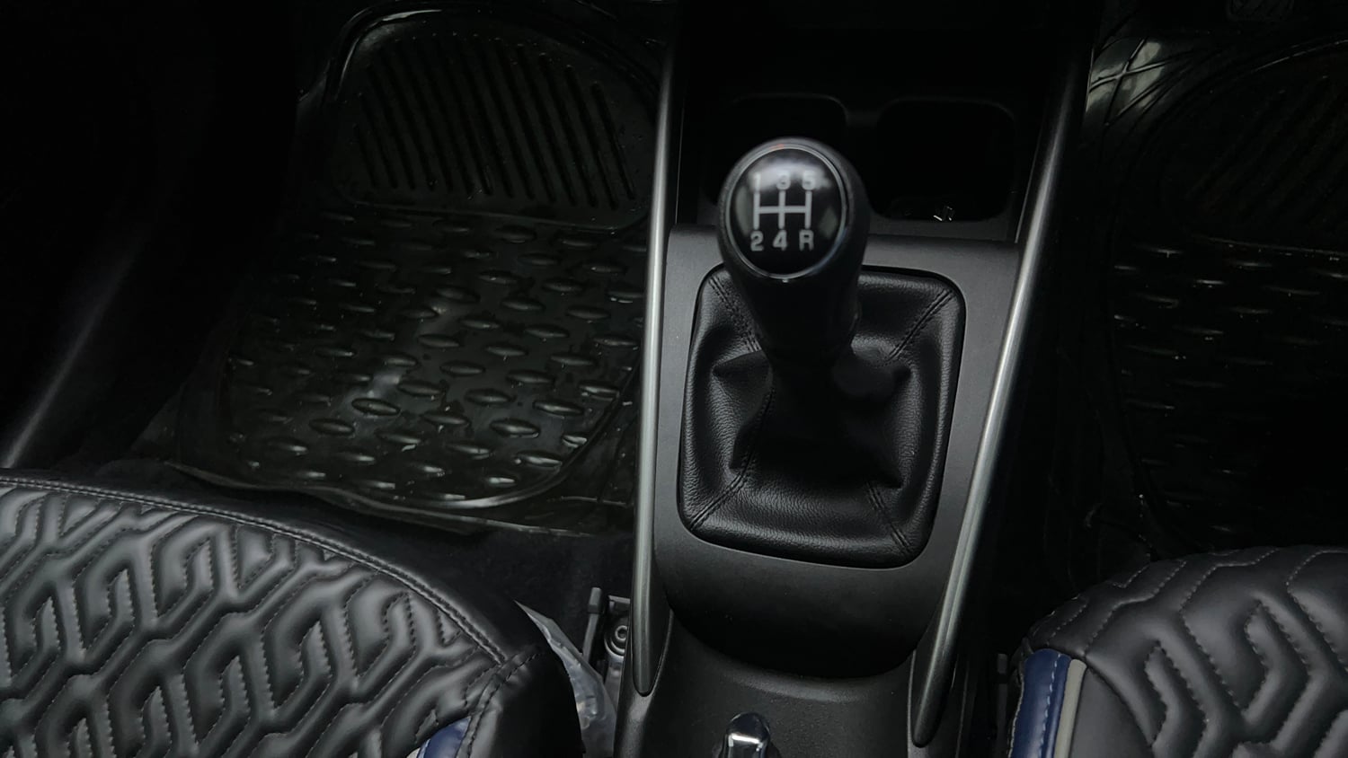 Used 2025 Maruti Suzuki Baleno Alpha MT Petrol Manual interior GEAR  KNOB VIEW