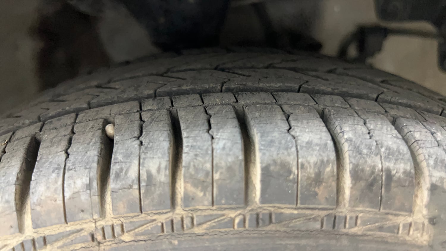 Used 2016 Hyundai Eon 1.0 Kappa Magna + (O) Petrol Manual tyres RIGHT FRONT TYRE TREAD VIEW