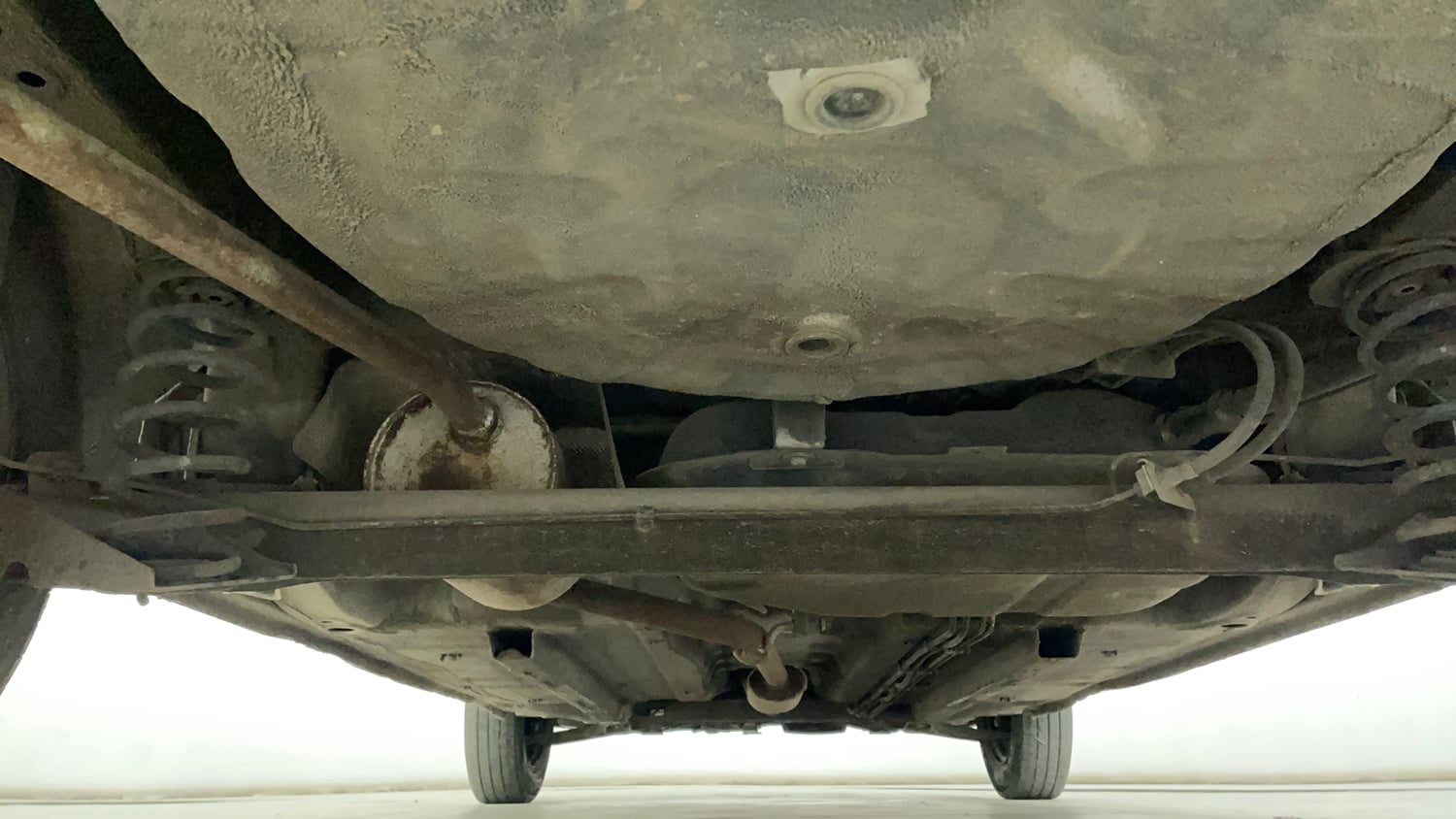 Used 2016 Renault Kwid RXT Petrol Manual extra REAR UNDERBODY VIEW (TAKEN FROM REAR)