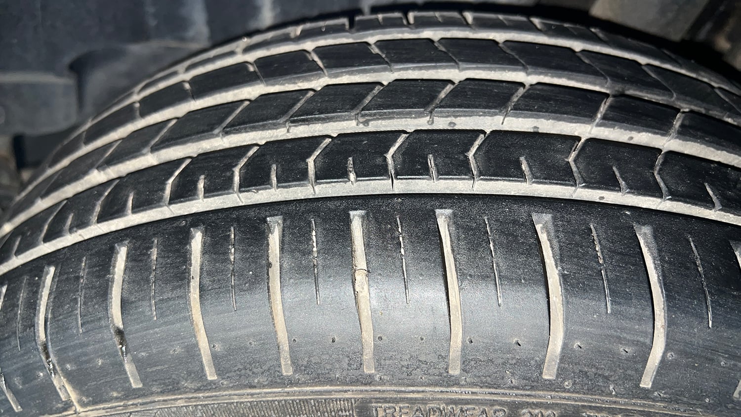 Used 2025 Maruti Suzuki Baleno Alpha MT Petrol Manual tyres LEFT REAR TYRE TREAD VIEW