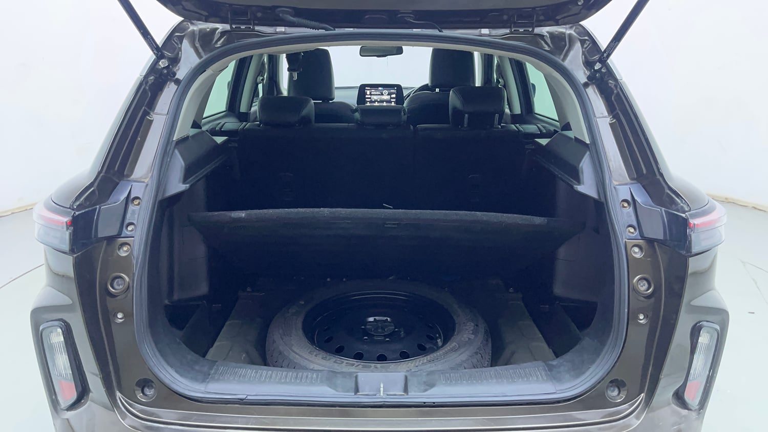 Used 2023 Maruti Suzuki Grand Vitara Alpha Smart Hybrid AT Petrol Automatic interior DICKY INSIDE VIEW