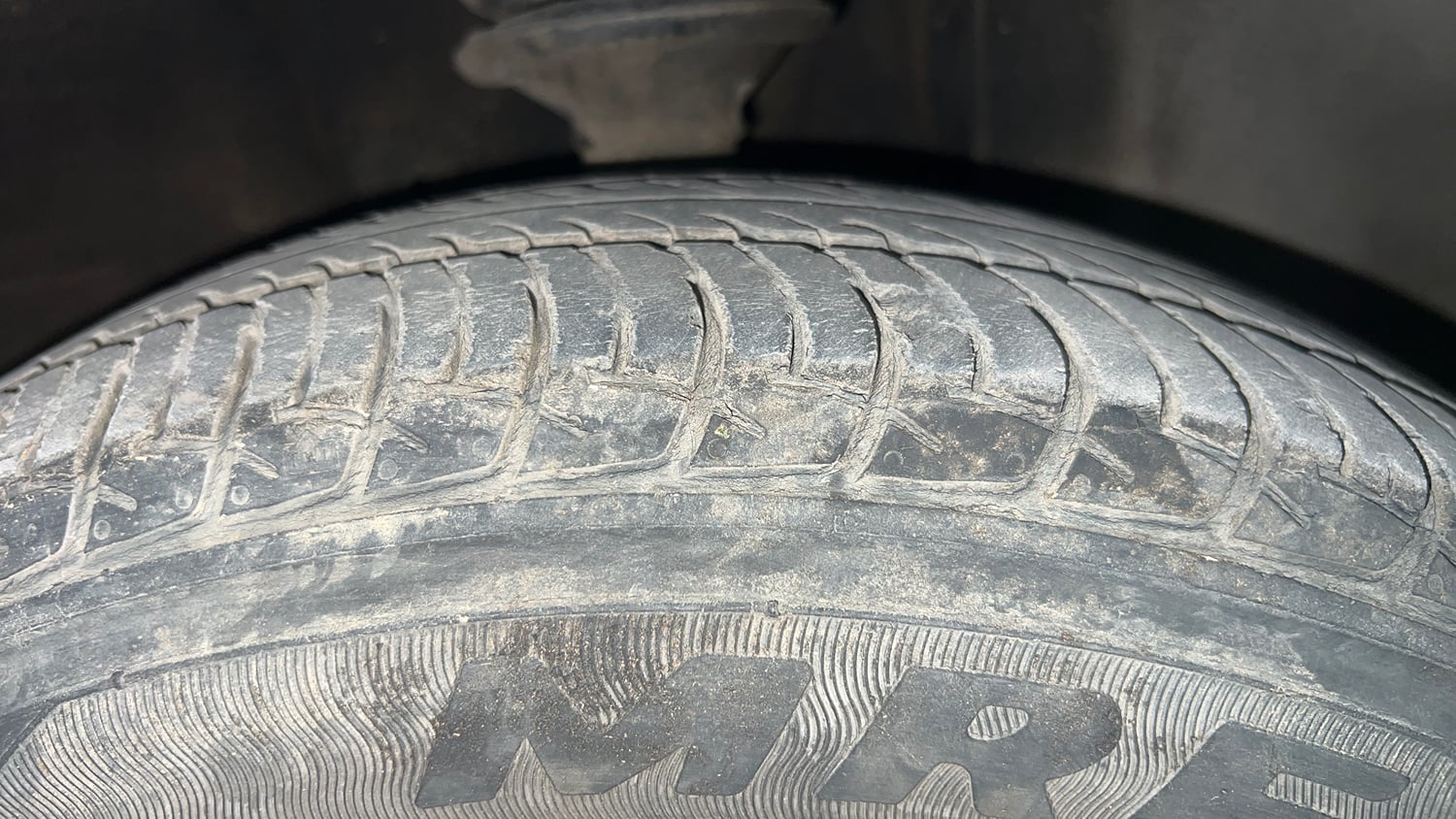 Used 2021 Maruti Suzuki Wagon R VXi (O) 1.2 AMT Petrol Automatic tyres RIGHT FRONT TYRE TREAD VIEW