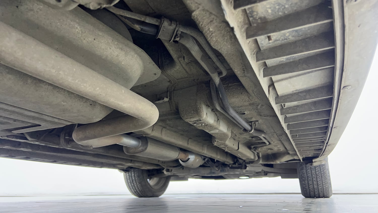 Used 2021 Hyundai Alcazar Platinum (O) 6 STR 2.0 Petrol AT Petrol Automatic extra REAR RIGHT UNDERBODY VIEW