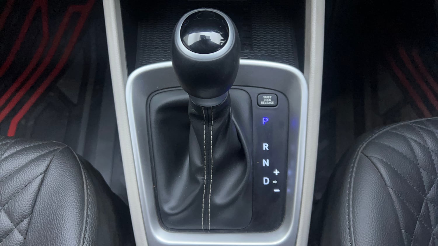 Used 2025 Hyundai Venue SX (O) 1.0 Turbo DCT Petrol Automatic interior GEAR  KNOB VIEW