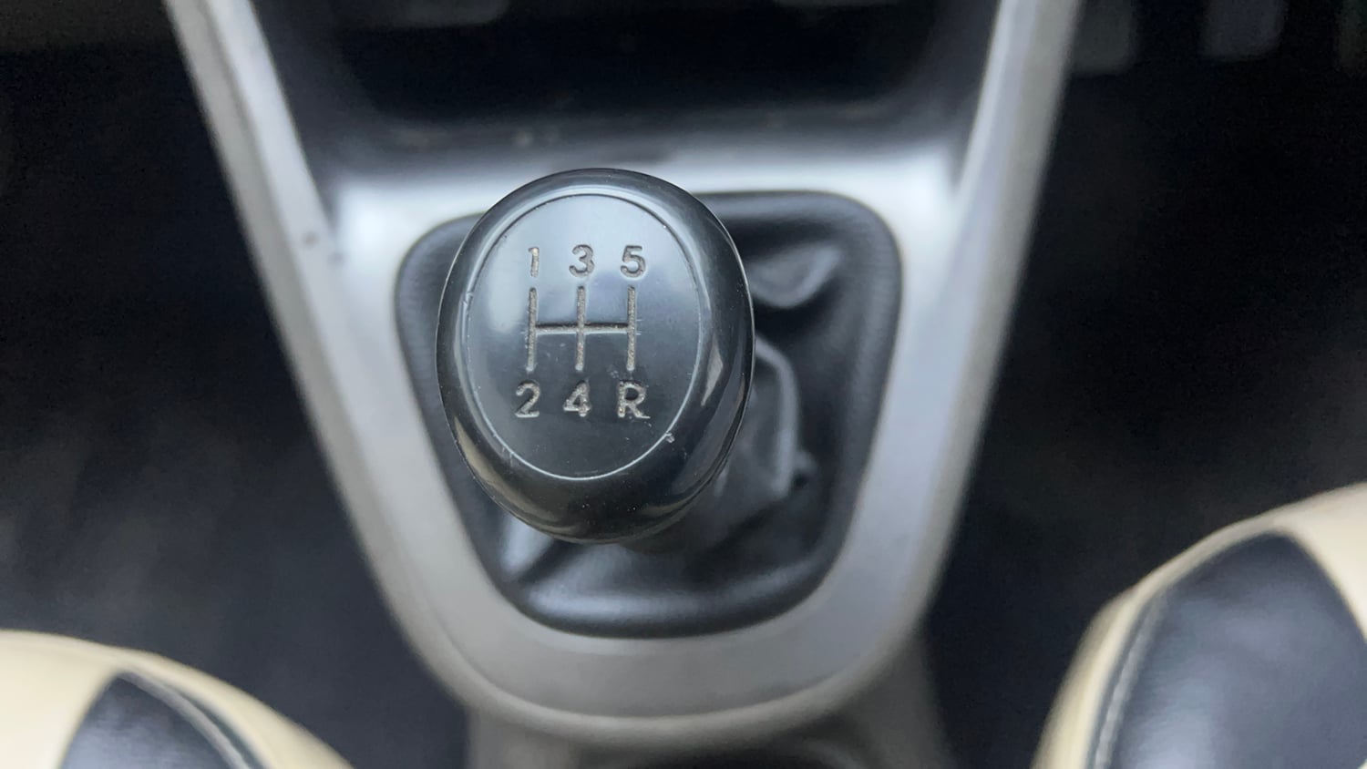 Used 2014 Hyundai i10 Sportz 1.1 iRDE2 Petrol Manual interior GEAR  KNOB VIEW