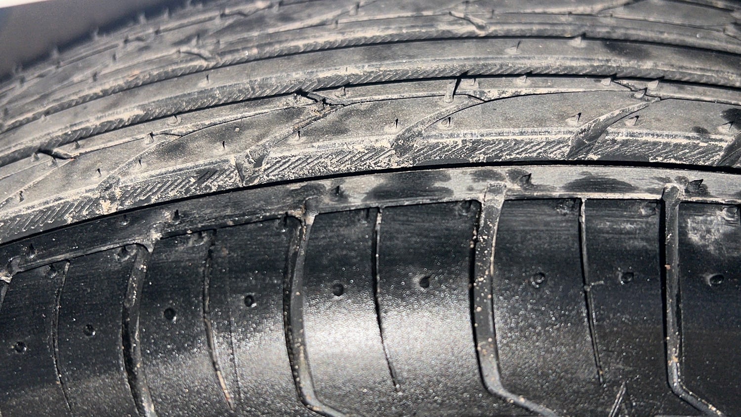 Used 2017 Hyundai Grand i10 Sportz (O) 1.2 Kappa VTVT Petrol Manual tyres LEFT FRONT TYRE TREAD VIEW