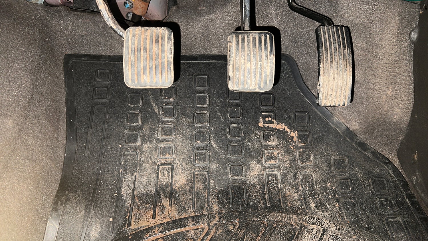 Used 2015 Hyundai i10 Magna 1.1 iRDE2 Petrol Manual interior PEDALS VIEW