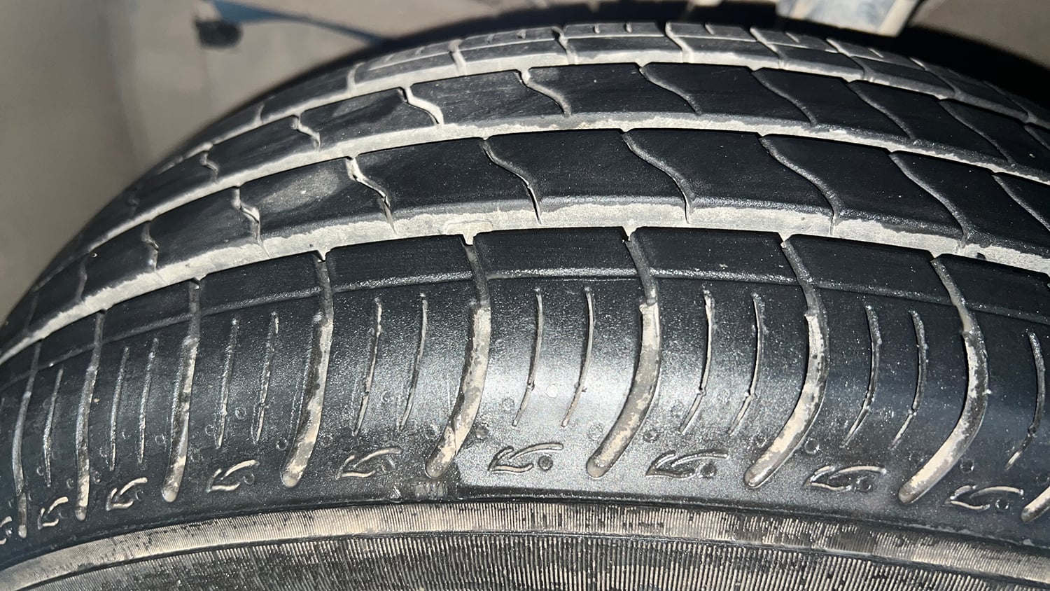 Used 2017 Maruti Suzuki Baleno Delta 1.2 Petrol Manual tyres LEFT FRONT TYRE TREAD VIEW