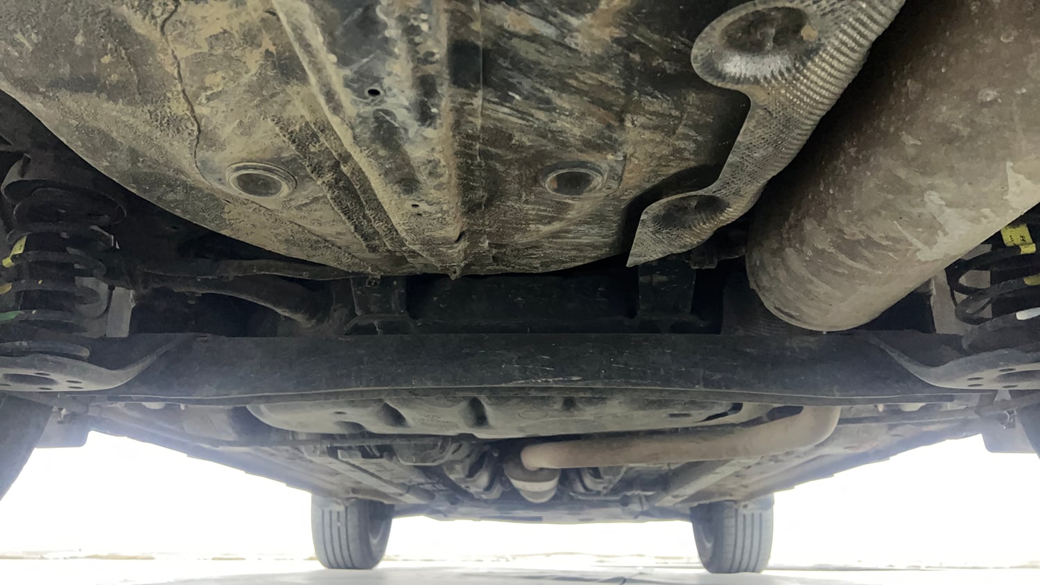Used 2025 Hyundai Venue SX (O) 1.0 Turbo DCT Petrol Automatic extra REAR UNDERBODY VIEW (TAKEN FROM REAR)