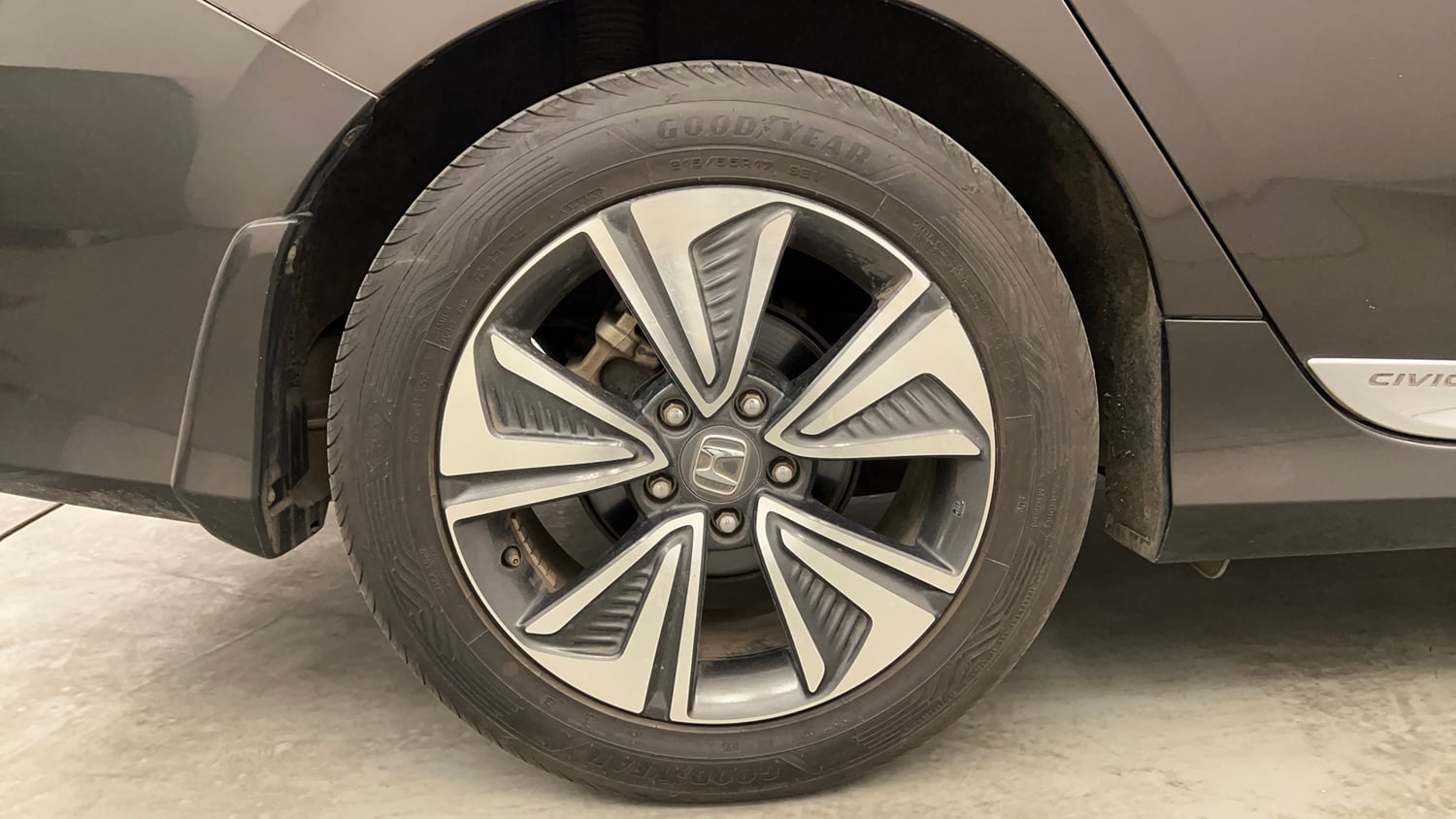 Used 2019 Honda Civic ZX CVT Petrol Petrol Automatic tyres RIGHT REAR TYRE RIM VIEW