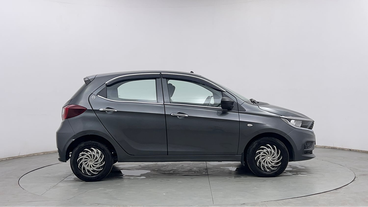 Used 2024 Tata Tiago XE Petrol Manual exterior RIGHT SIDE VIEW