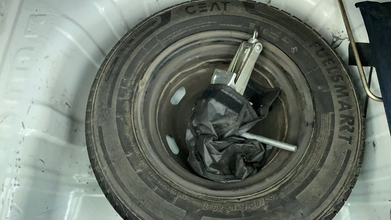 Used 2016 Renault Kwid RXT Petrol Manual tyres SPARE TYRE VIEW