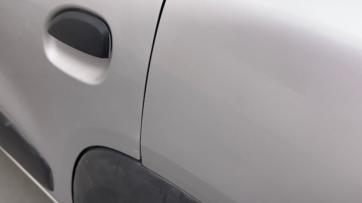 Used 2018 Renault Kwid 1.0 RXT AMT Petrol Automatic dents MINOR SCRATCH
