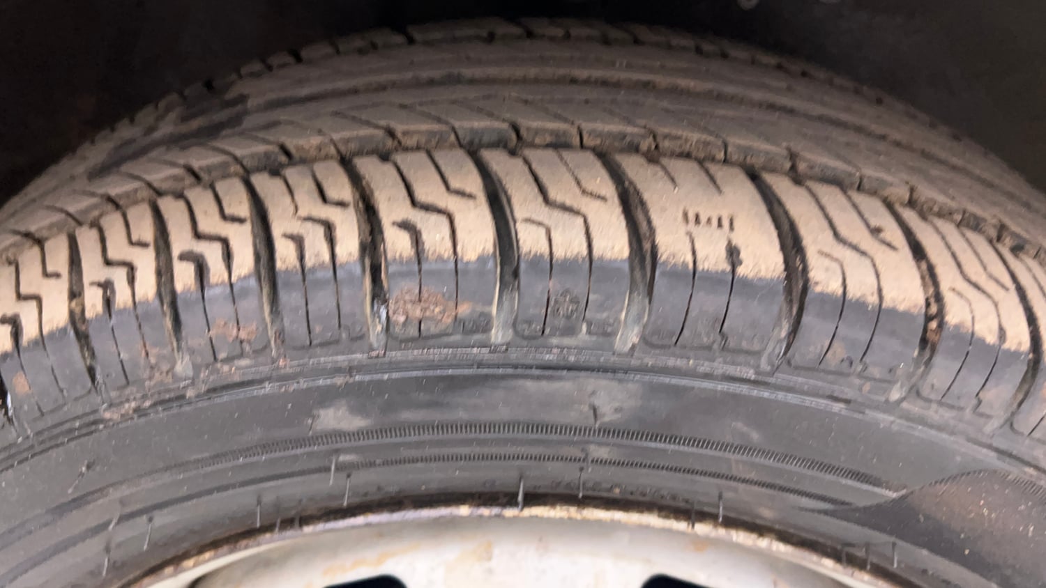 Used 2013 Maruti Suzuki Estilo LXi BS-IV Petrol Manual tyres RIGHT FRONT TYRE TREAD VIEW