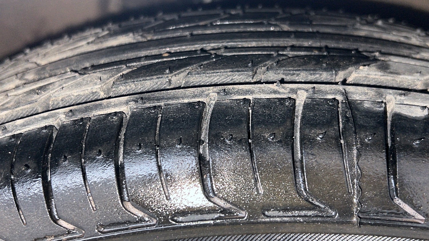 Used 2017 Hyundai Grand i10 Sportz (O) 1.2 Kappa VTVT Petrol Manual tyres RIGHT FRONT TYRE TREAD VIEW