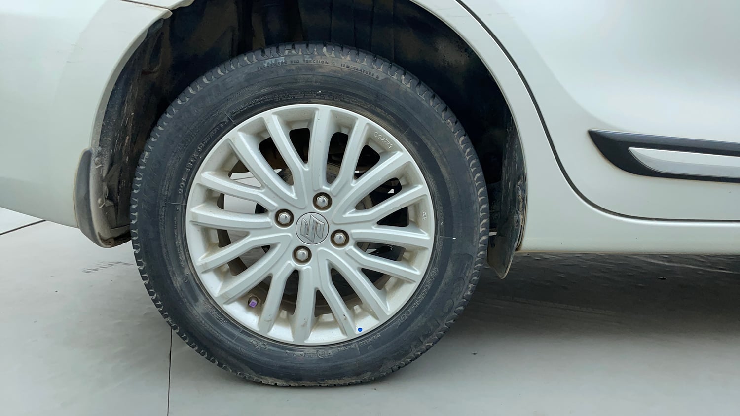 Used 2018 Maruti Suzuki Dzire ZXi Petrol Manual tyres RIGHT REAR TYRE RIM VIEW