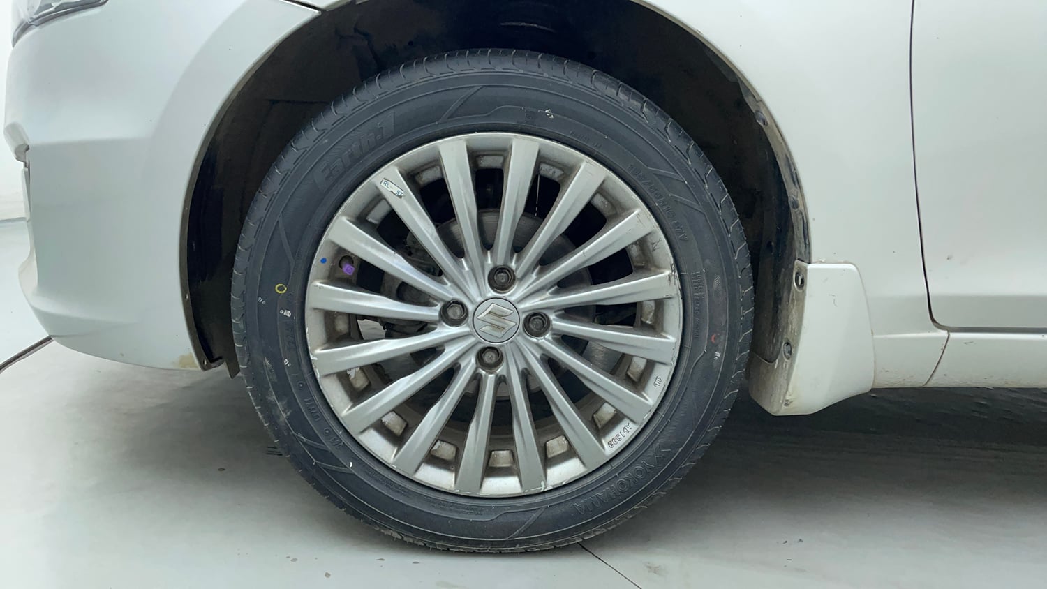 Used 2015 Maruti Suzuki Ciaz ZXI+ Petrol Manual tyres LEFT FRONT TYRE RIM VIEW