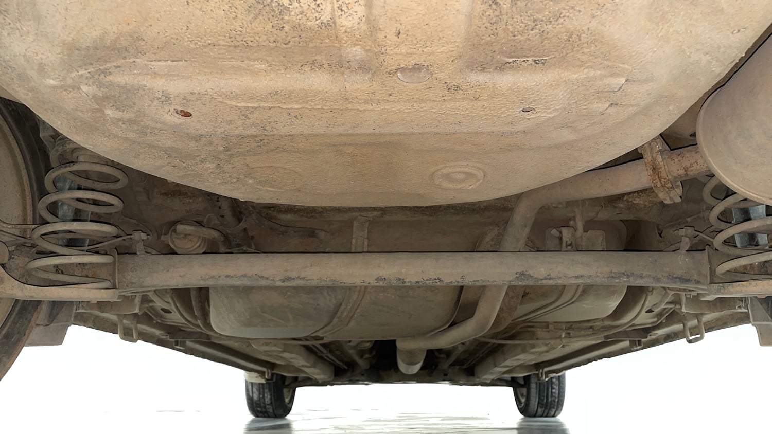 Used 2015 Maruti Suzuki Ciaz ZXI+ Petrol Manual extra REAR UNDERBODY VIEW (TAKEN FROM REAR)
