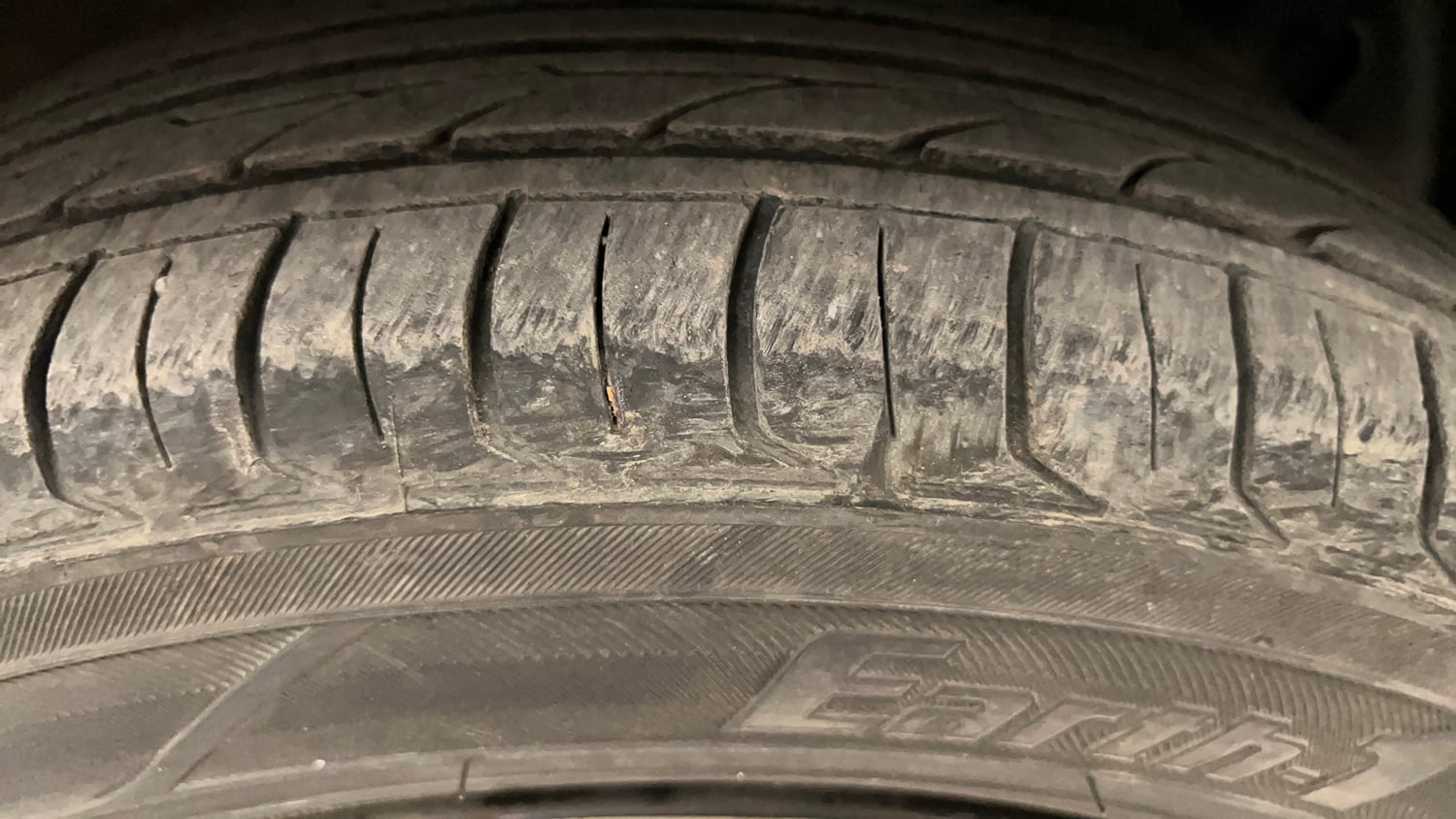 Used 2016 Hyundai Grand i10 Magna 1.2 Kappa VTVT CNG (outside fitted) Cng Manual tyres RIGHT FRONT TYRE TREAD VIEW