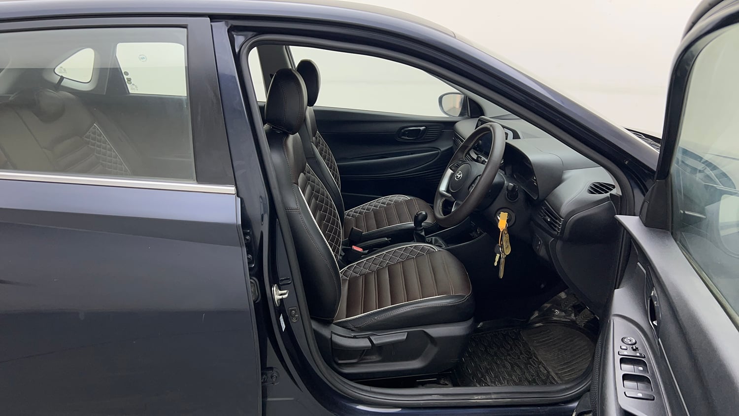 Used 2020 Hyundai i20 Sportz 1.2 MT Petrol Manual interior RIGHT SIDE FRONT DOOR CABIN VIEW