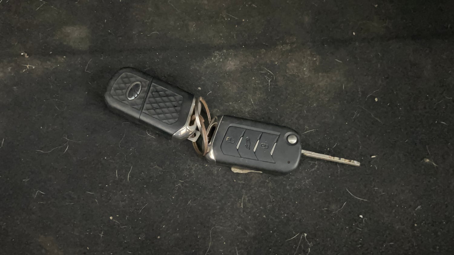 Used 2022 Mahindra XUV 300 W8 (O) 1.2 Petrol Petrol Manual extra CAR KEY VIEW