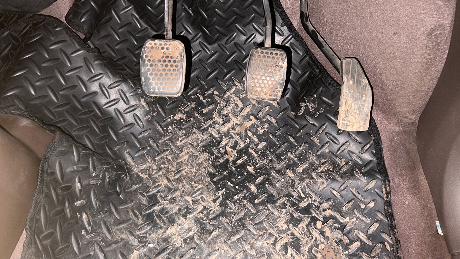 Used 2013 Maruti Suzuki Estilo LXi BS-IV Petrol Manual interior PEDALS VIEW